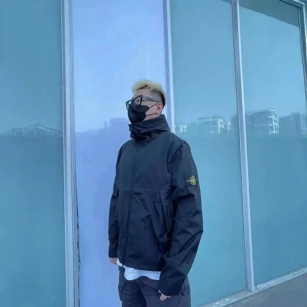 Stone Island jacket vista 3