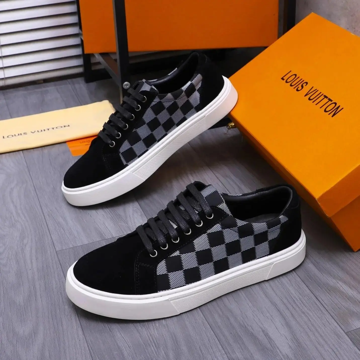 LV Casual Shoes vista 2