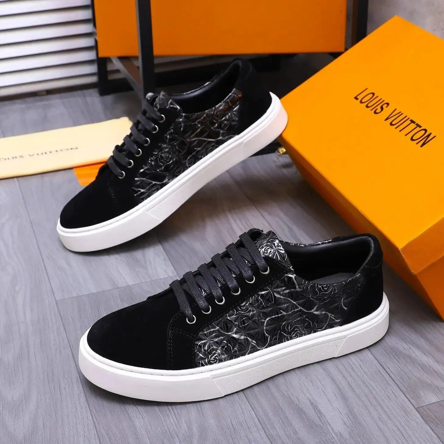 LV Casual Shoes vista 4
