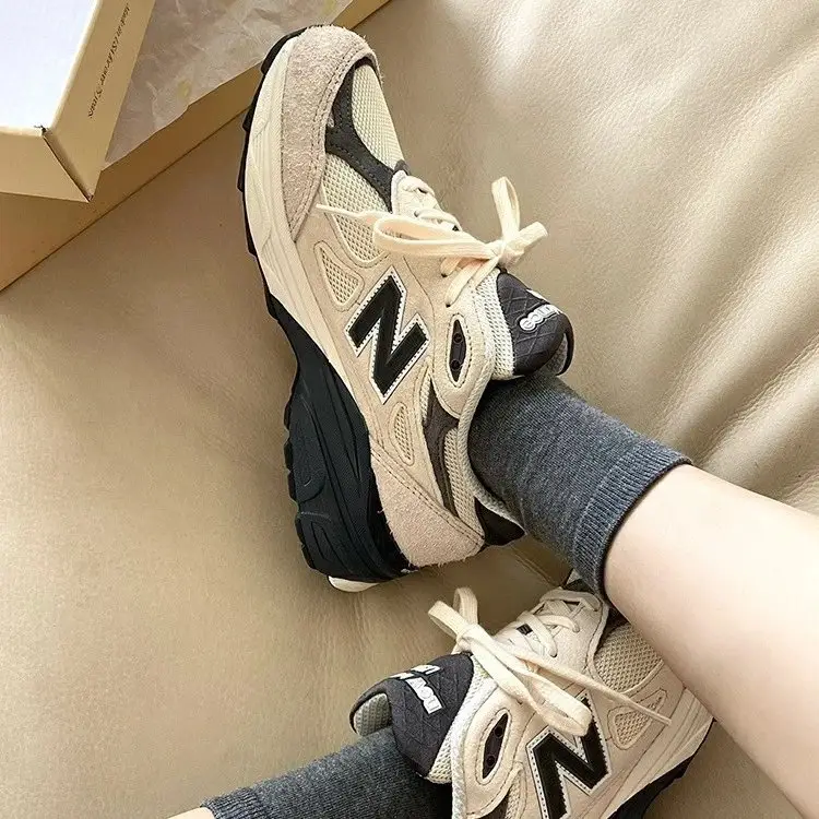 Ver las 4 fotos New Balance 990