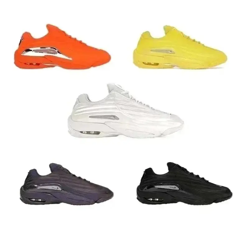 Nike Air Max Plus Sneakers [Multiple Colorways] vista 2