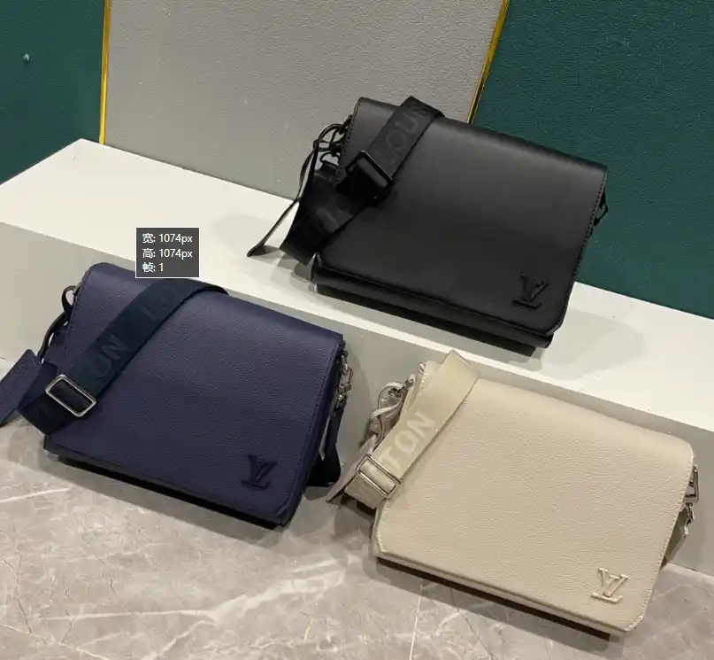 Ver las 4 fotos Louis Vuitton Shoulder Bag
