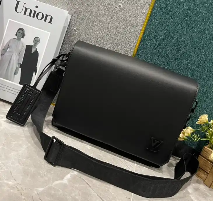 Louis Vuitton Shoulder Bag vista 2