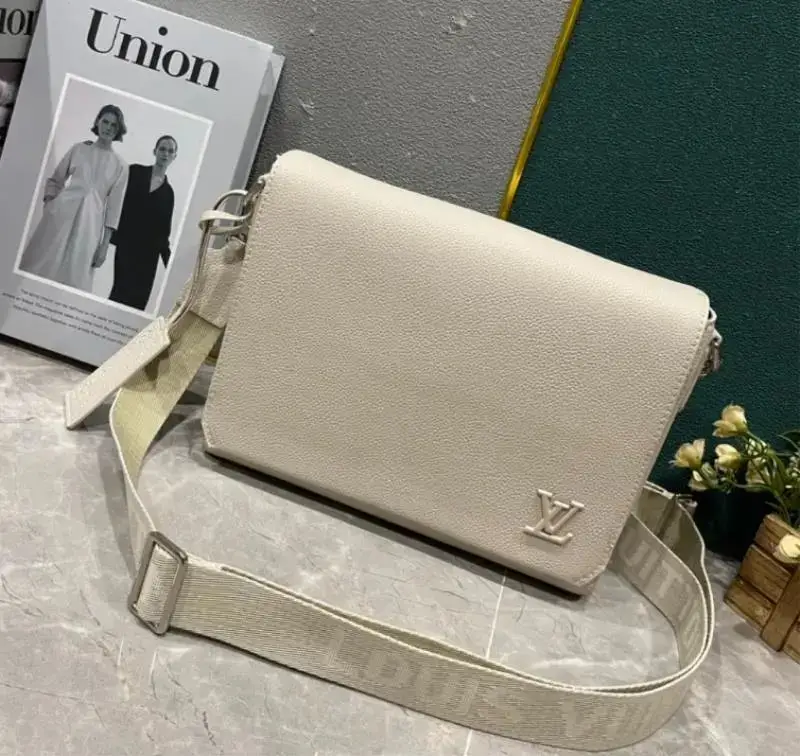 Louis Vuitton Shoulder Bag vista 4