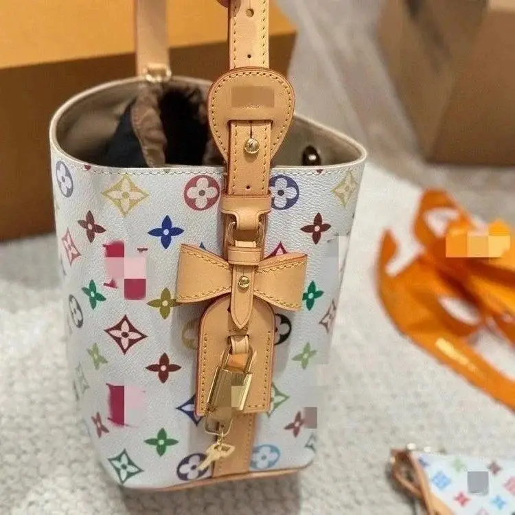 Louis Vuitton Multicolor Monogram Bucket Bag vista 2