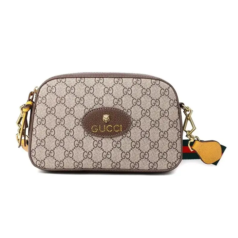 Ver las 4 fotos Gucci GG Supreme Camera Bag