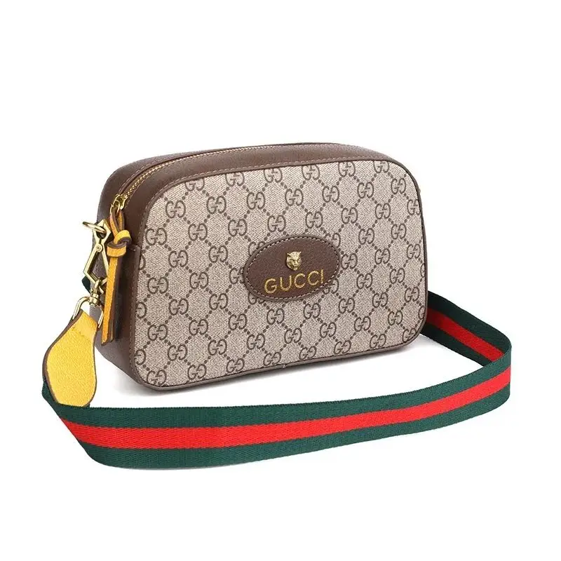 Gucci GG Supreme Camera Bag vista 3