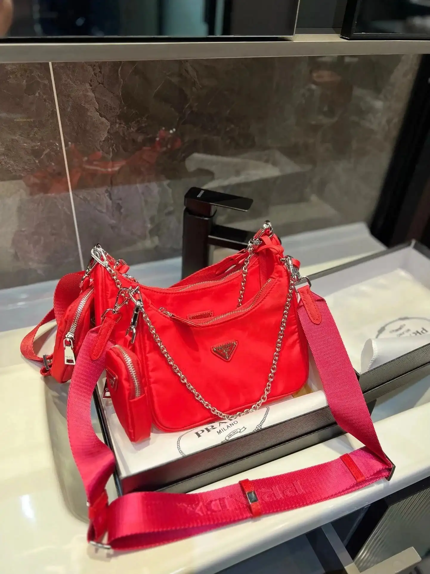 Prada Shoulder Bag vista 3