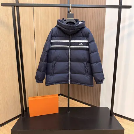 Fendi FF Logo Down Jacket & Gucci GG Supreme Vest Hoodie Jacket vista 2