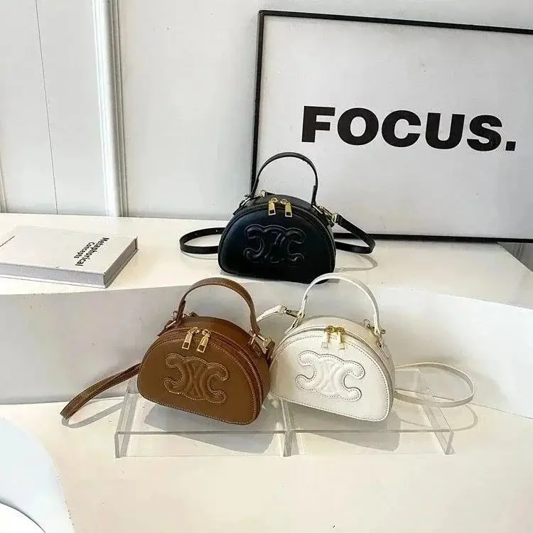 Celine Triomphe Half Moon Single Shoulder Handbag réplica