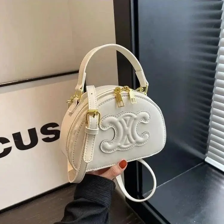 Celine Triomphe Half Moon Single Shoulder Handbag vista 3