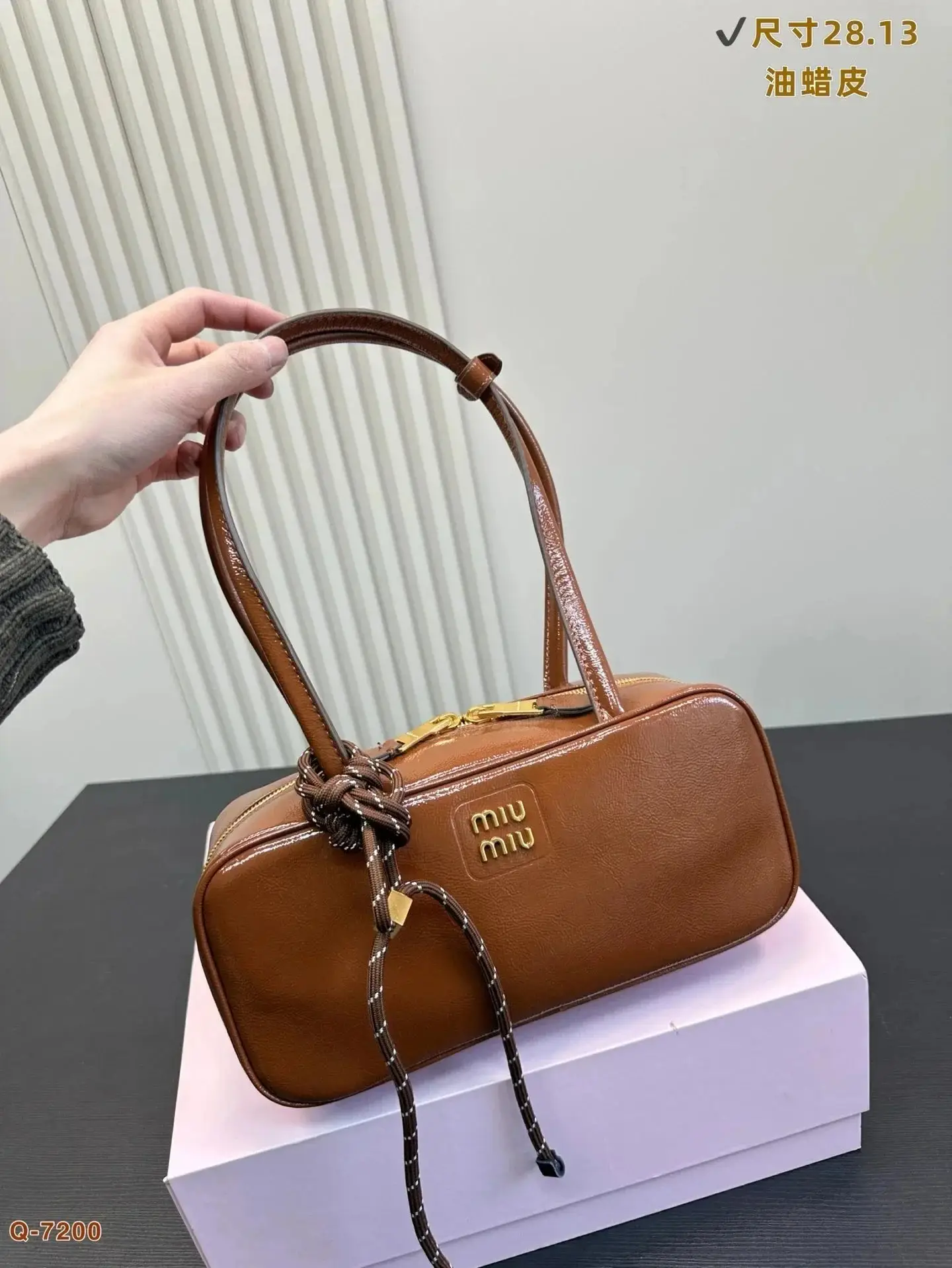 Ver las 4 fotos Miu Miu Handbag