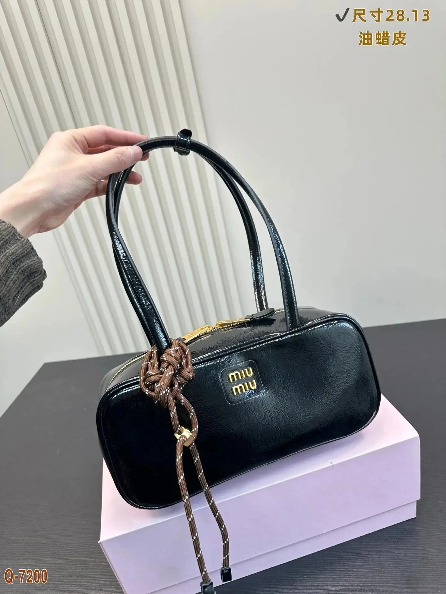 Miu Miu Handbag vista 2