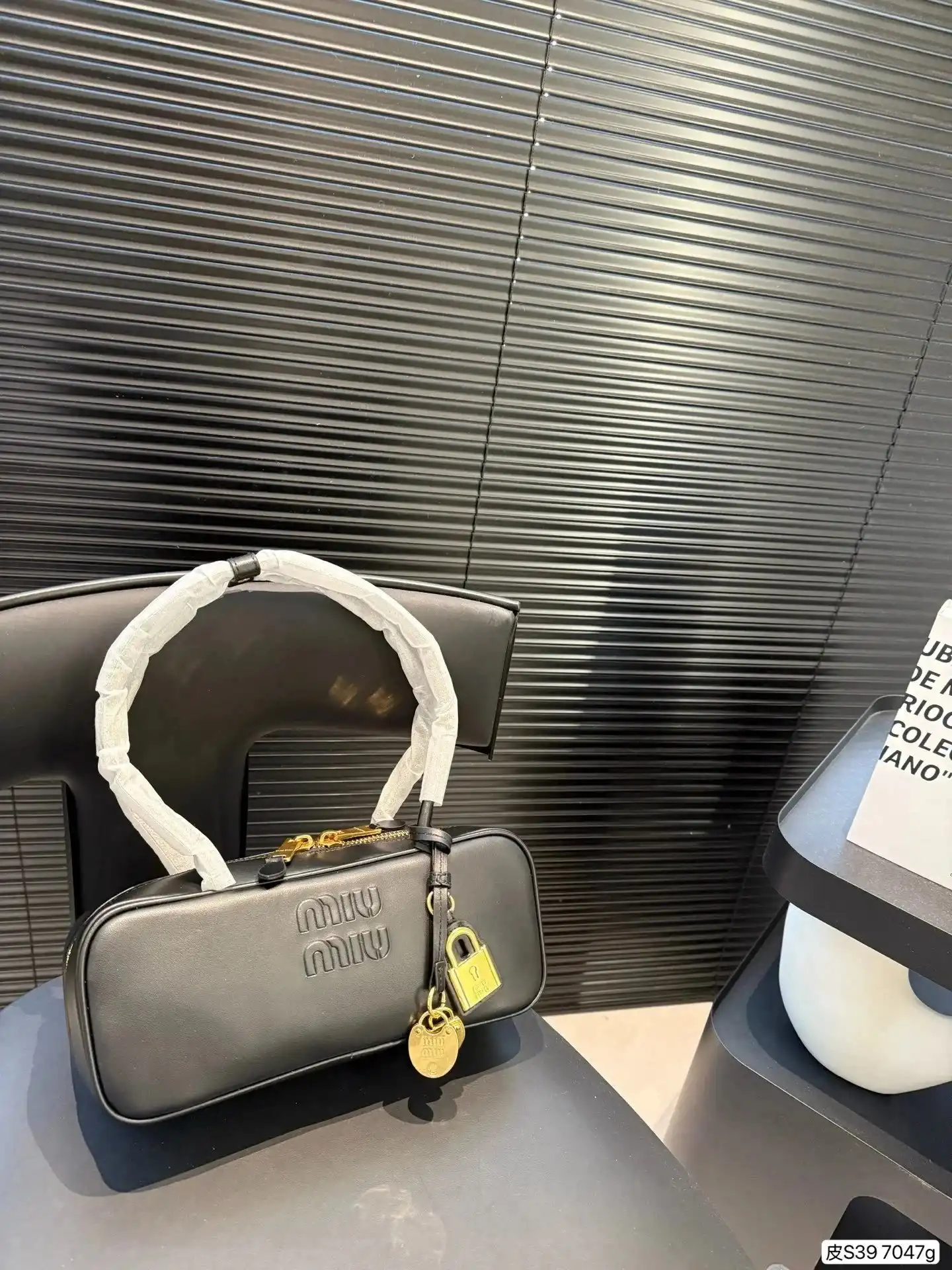 Miu Miu Handbag vista 3