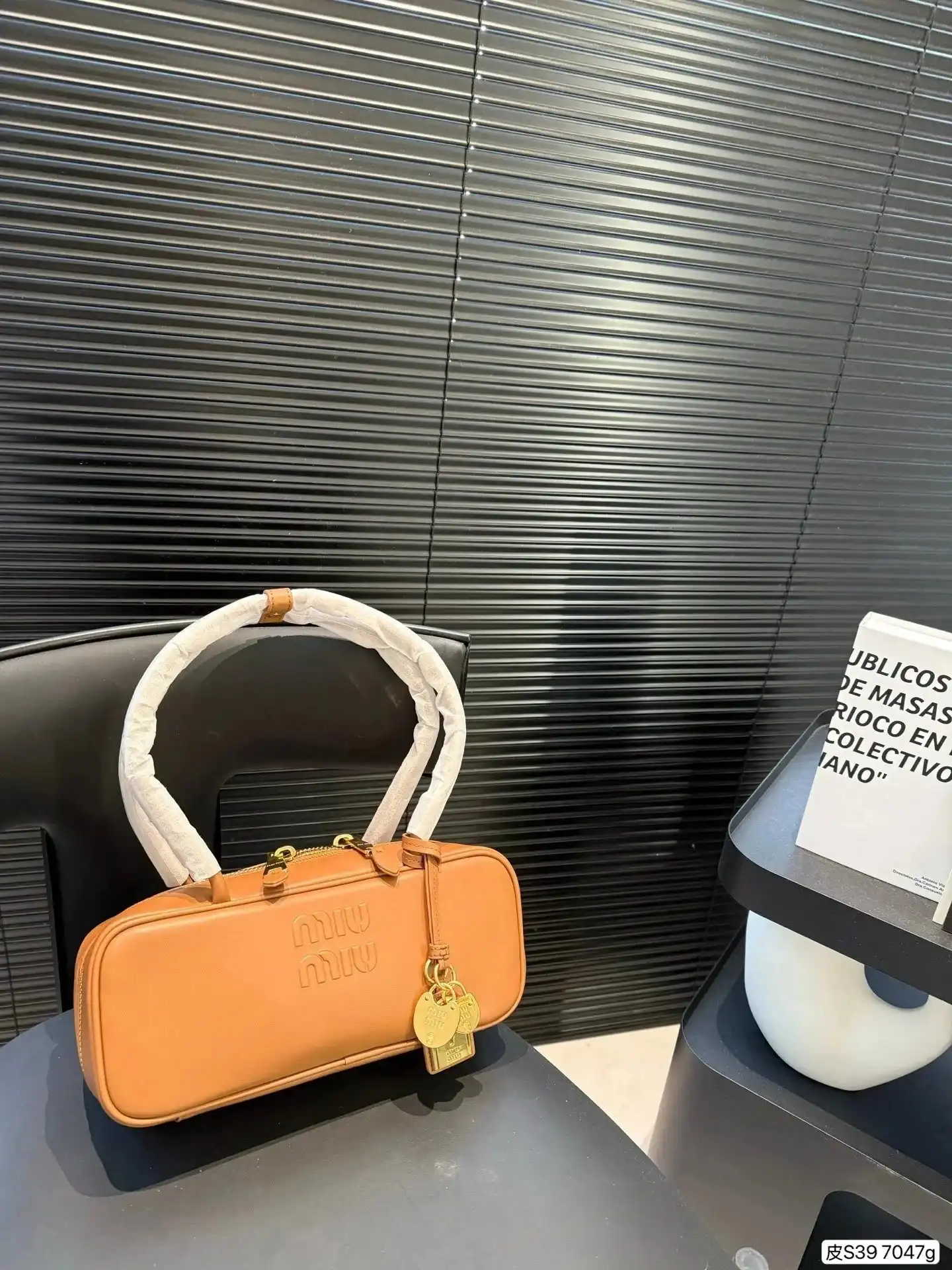 Miu Miu Handbag vista 4