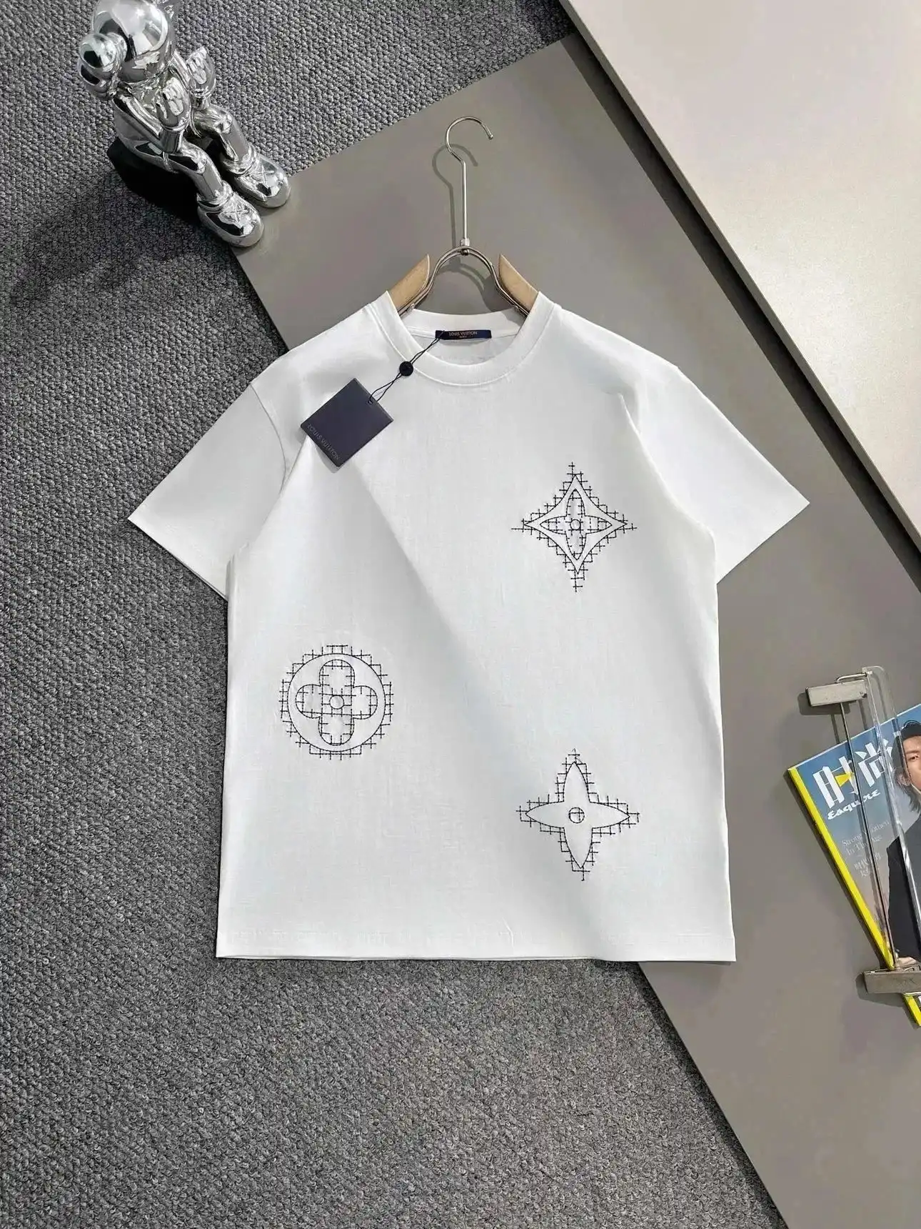 LV-T-Shirt vista 3