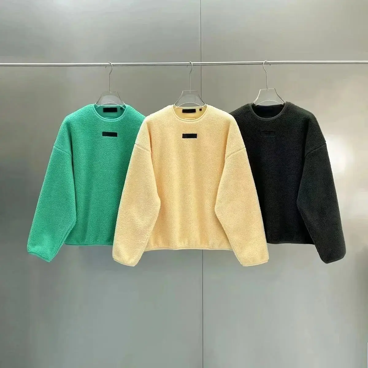 ESSENTIALS Suit （Sweater & Pants） vista 2