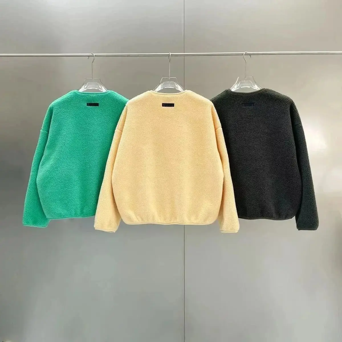 ESSENTIALS Suit （Sweater & Pants） vista 3