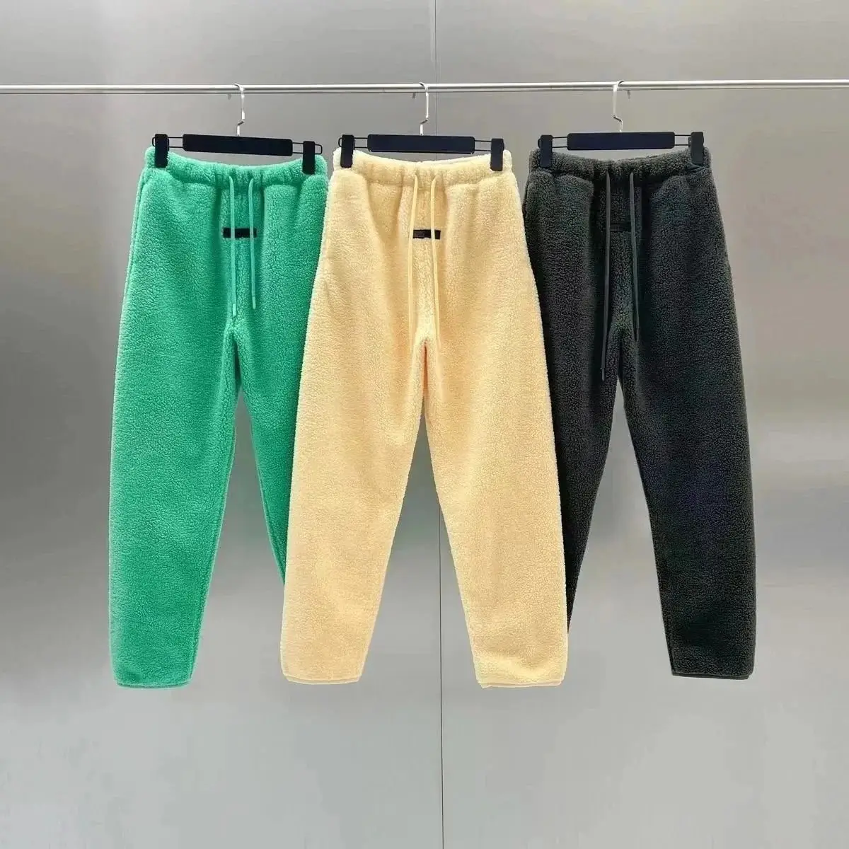 ESSENTIALS Suit （Sweater & Pants） vista 4