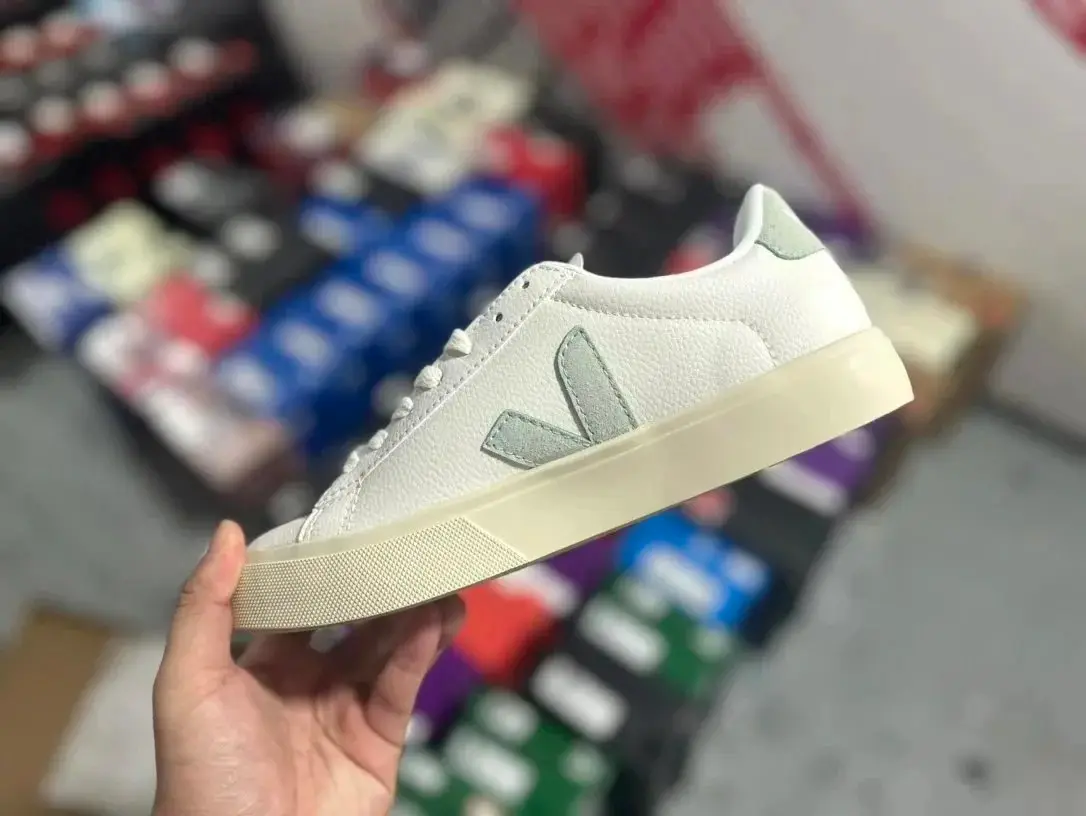 VEJA V-10 Sneakers [9 styles] vista 3