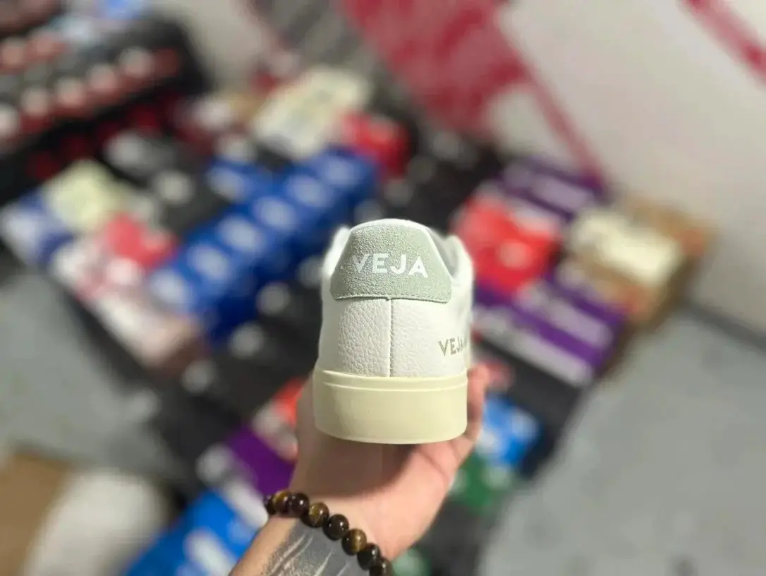 VEJA V-10 Sneakers [9 styles] vista 4