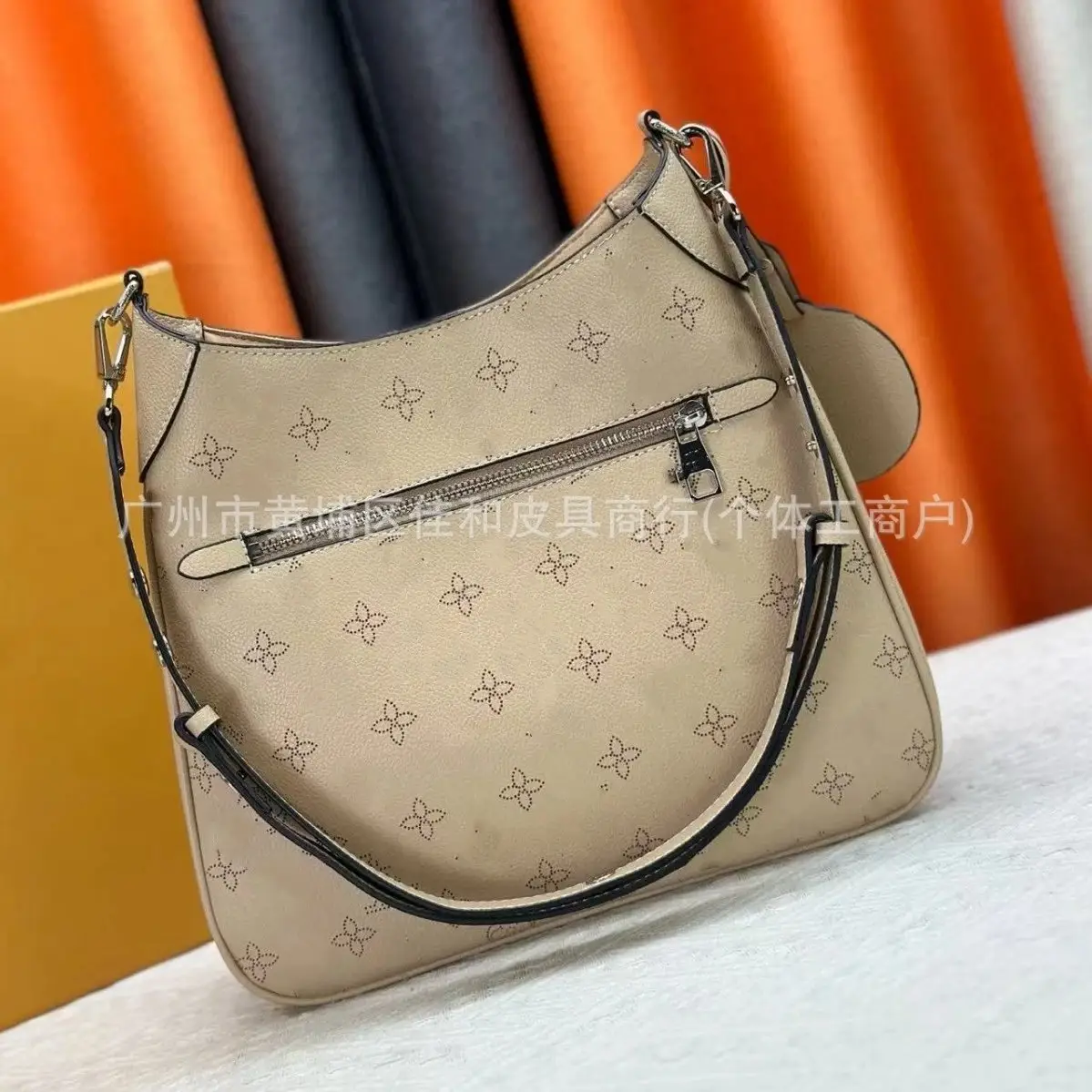 Design Underarm Bag [3 styles] vista 3