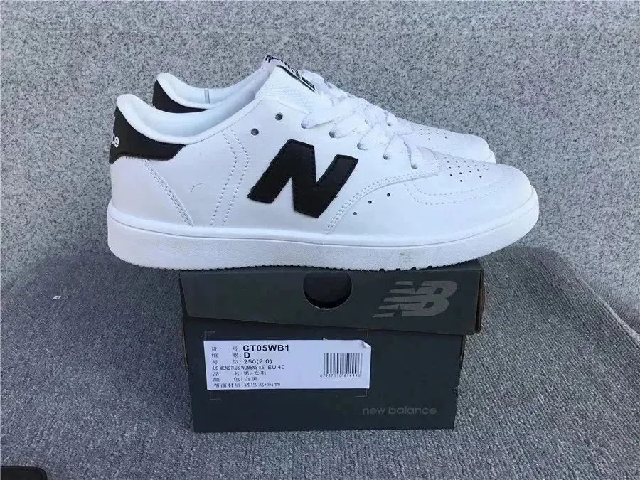New Balance Chunky Sneakers [30 styles]
