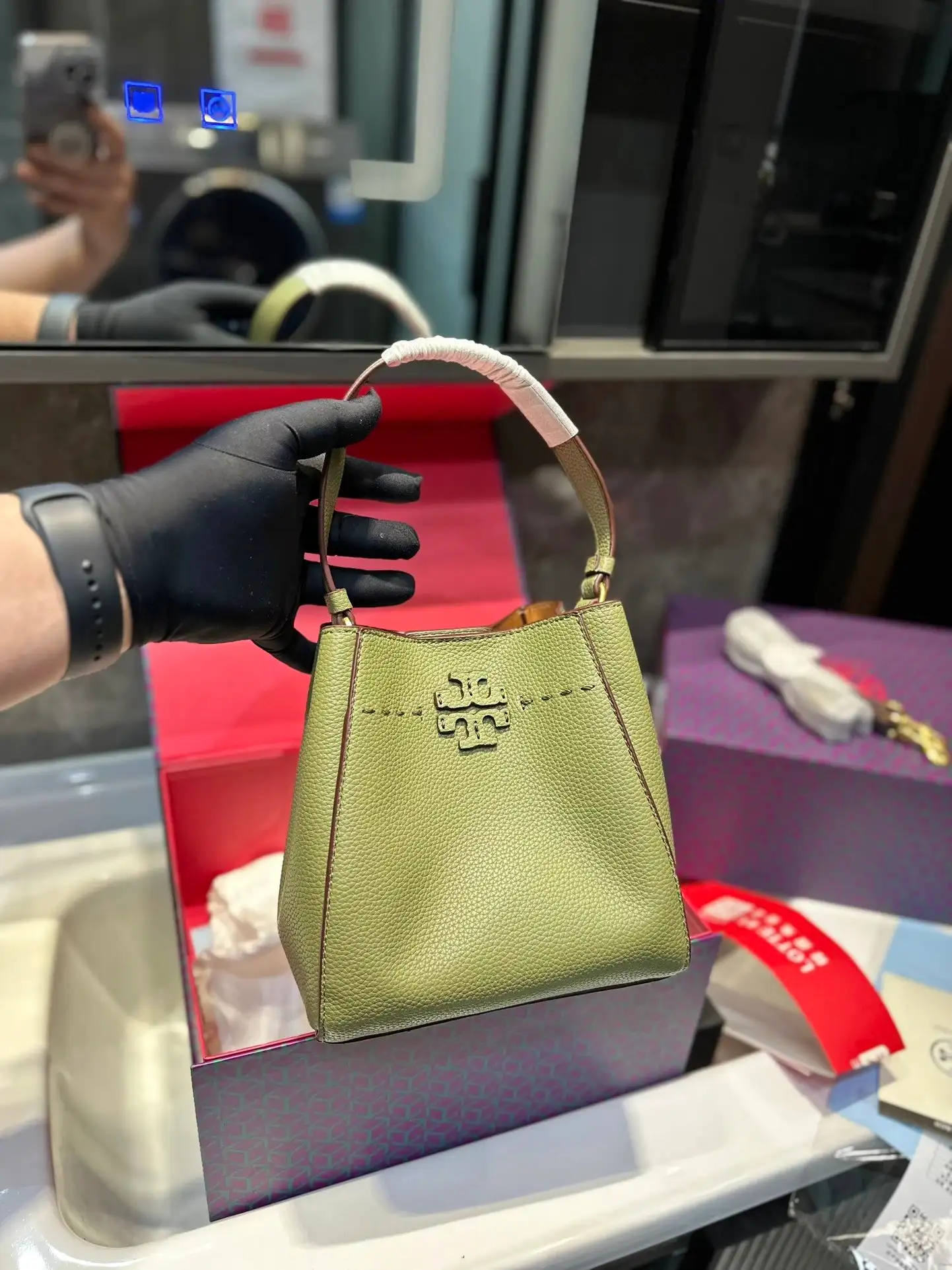 Tory Burch Bucket Bag [4 styles] vista 4