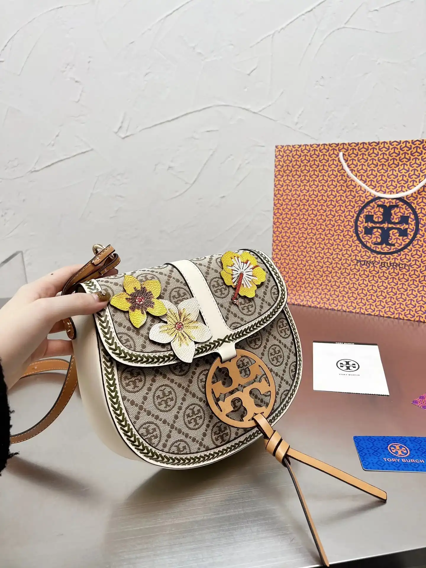 Tory Burch Saddle Bag [12 styles] vista 2