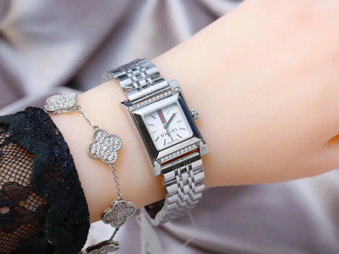 Gucci Quartz Watch [4 styles] vista 4